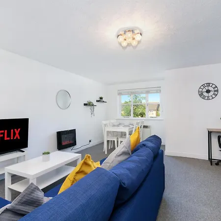 2 Bed Apartment In Enfield Lock